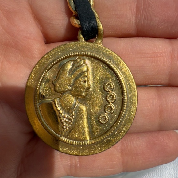 Anthropologe  Black Gold Chain Belt With Designer Mini Charm Bag - Picture 9 of 11